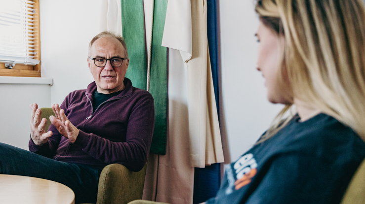 – Jeg får ofte høre at studentene kan ta opp andre ting med presten enn med andre behandlere, sier studentprest Tor Stranda.