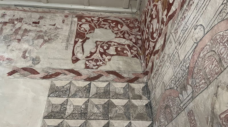 Kalkmalerier i Enebakk kirke. Foto: Kirkeverge Grete Dihle