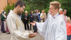 Både vår og høst er konfirmasjonstid i Den norske kirke - og tallene er forholdsvis stabile. (Foto: Tommy Normann)