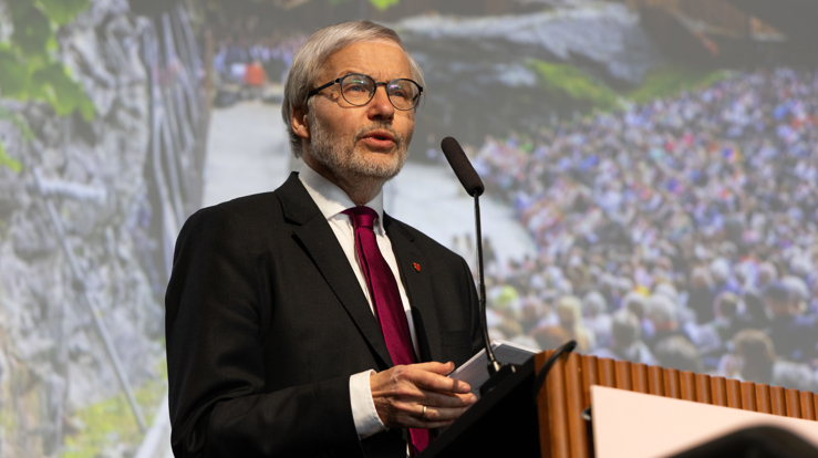 Harald Hegstad på talerstolen