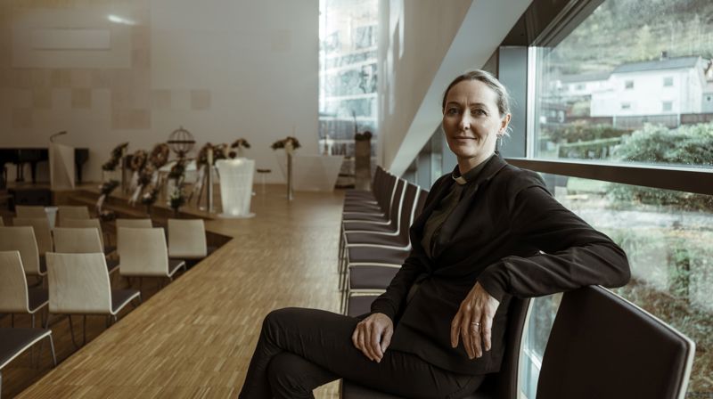 Etter at en person er død kan du ta kontakt med kirken for å starte planleggingen av begravelsen. Foto: Jarle Hagen/Den norske kirke