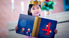 Døpefonten i Tingelstad kirke, med den flott utskårne engelen på foten, kommer opprinnelig fra stavkirka på Grinaker som ble tatt ut av bruk i 1866. Foto: Kirken i Gran.