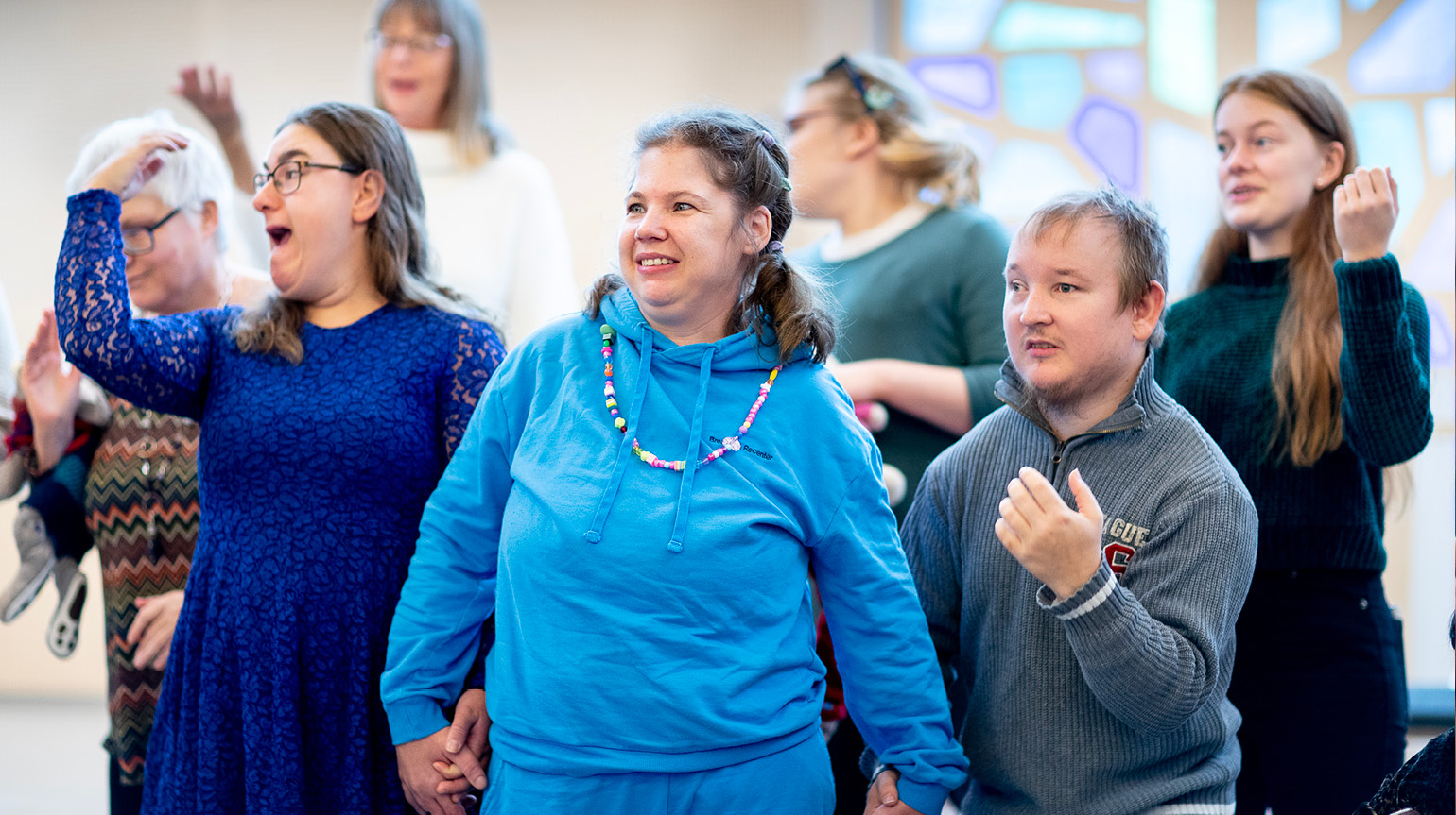 Det finnes over 200 slike grupper med ulikt fokus – felles er at de tilbyr trygge fellesskap for deg. Foto: Bo Mathisen