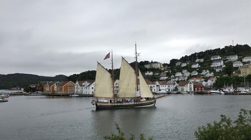 Kirkeskipet kaster anker under Arendalsuka