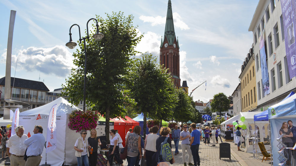 Kirken er synlig på flere måter under Arendalsuka