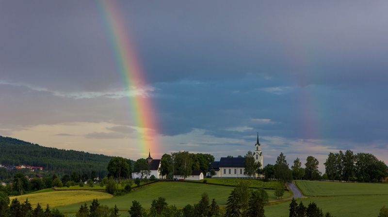 Ein del av pilegrimsseminaret er vandring til Bø gamle kyrkje. Foto: Signe Vreim Østtveit.