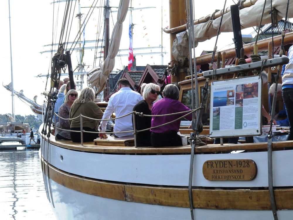 Galeasen "Fryden" har vært Den norske kirkes flytende stand og møtested under Arendalsuka.