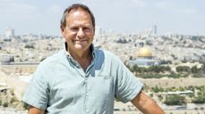 Svein Tindberg i Jerusalem, stedet der mange av bibelfortellingene har sitt utgangspunkt. Foto: Det norske teateret/F. og M. Walter
