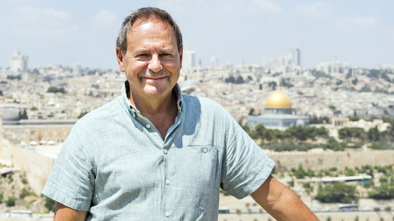 Svein Tindberg i Jerusalem, stedet der mange av bibelfortellingene har sitt utgangspunkt. Foto: Det norske teateret/F. og M. Walter
