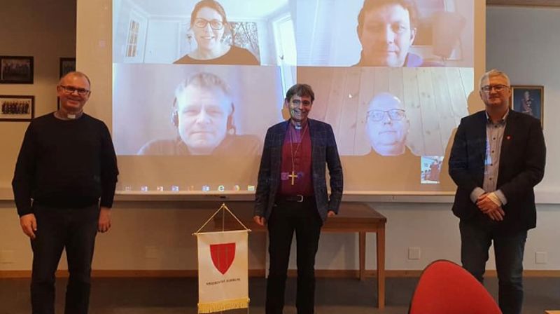 Fra en godt gjennomført temakveld i Hægebostad kirke om frivillighet, tross sykdom og virtuell deltakelse fra noen. (Foto: Trine H. Syvertsen)