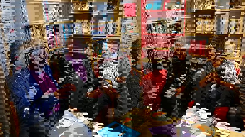 Biskopen møtte bygdefolk på tirsdagstreffet på biblioteket på Birkeland.