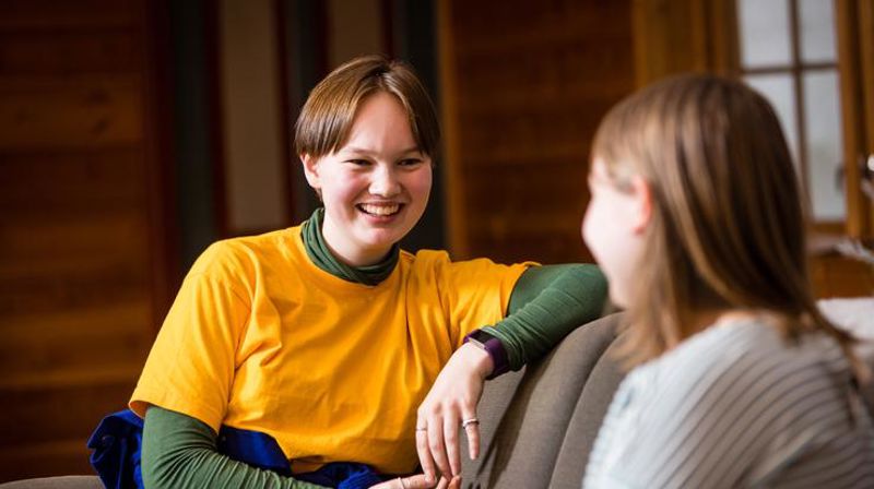 Mykje er nytt når ein startar studentlivet. Då er det viktig å ha nokon å snakke med. Foto: Marius Vervik