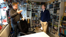 Thor Haavik i samtale med forfattar Jørn Lier Horst om korleis ein etterforskar "Cold cases". Foto Kjetil Fyllingen