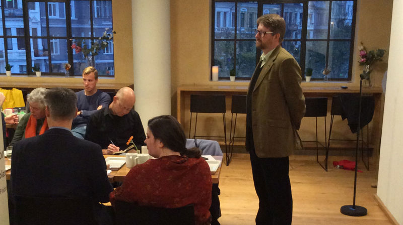 Jørn Øyrehagen Sunde presenterte sin tese på frukostmøte i Cafe Christie. Foto: Torfinn Wang