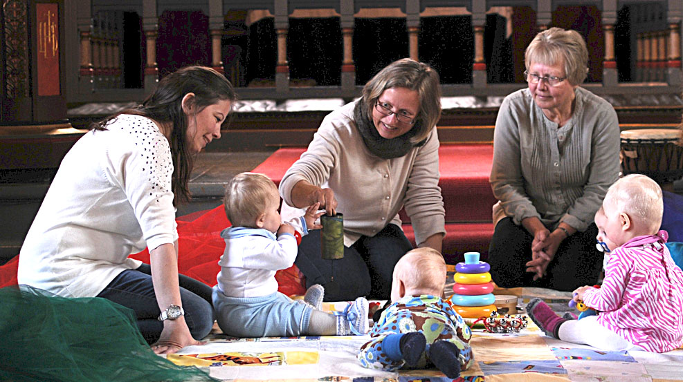 Babysang er ofte det første møtet med kyrkja si trusopplæring. Utne kyrkje. Foto: Elisabeth Emmerhof