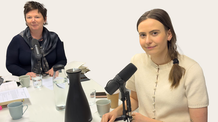 Benedicte og biskopen vil snakka om dei viktige tinga i den nye podcastserien.