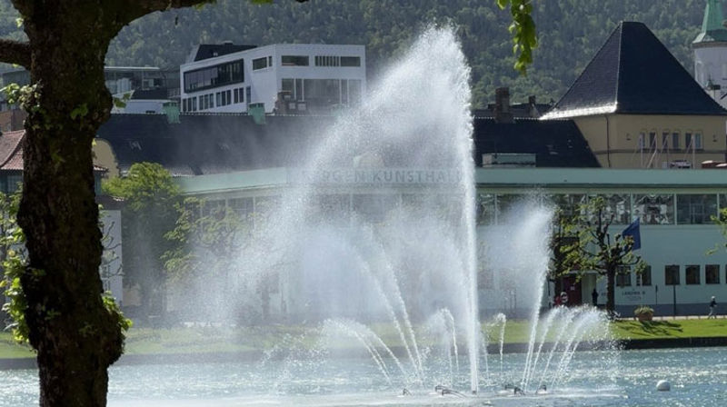 Vinden ser vi ikkje, men vi merkar den. Vinden er eitt av teikna på Den heilage ande som blir feira i pinsa.