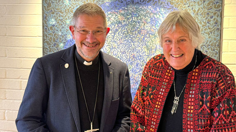 – Dette er like stort som å møta ein kongeleg for meg, sa prosten i Coventry, John Witcombe då han møtte Gillian Vatle, dotter til ein av forgjengarane hans.