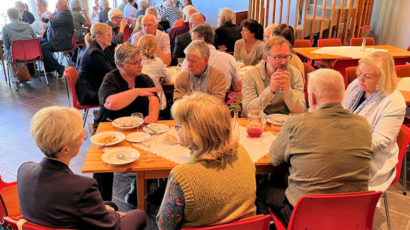 Bispedømerådet reiste til Førde og Jølster for å møta representantar for dei lokale kyrkjelydane, i bispedømerådsmøtet i Førde og på Bjørgvinsamtalen i Jølster. Her frå møtet i Vassenden kyrkje. Foto: Rune Garmann