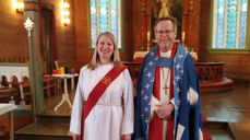 Gudveig Kartveit Sundsbø vart ordinert som diakon på Radøy. No løyver bispedømerådet pengar til stillinga.