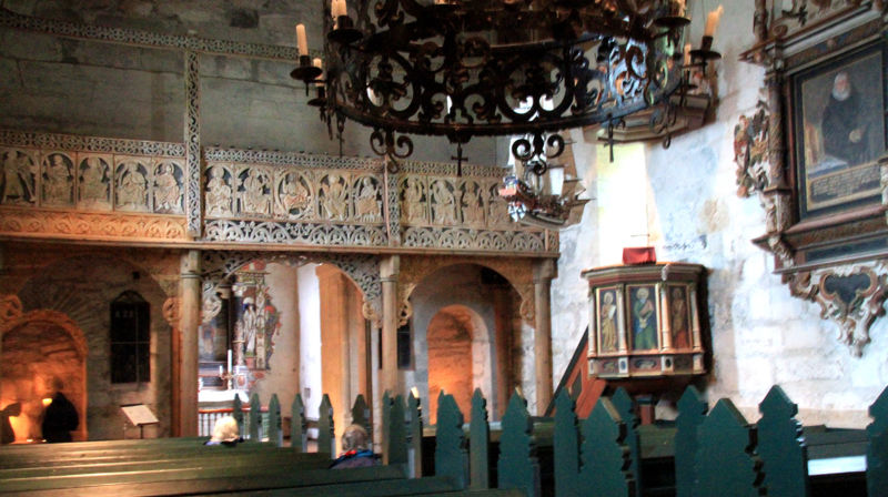 Kinn kyrkje er ei av kyrkjene langs Kystpilegrimsleia som er open i sommar. Foto: Sunnivaleia.