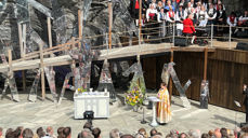 Biskopen preikar på Moster 2. juni 2024 under feiringa av Kristenretten sitt 1000-årsjubileum. Det markerte starten på verdiåret som var sentralt i mykje av aktiviteten til biskopen og Bjørgvin bispedøme dette året.