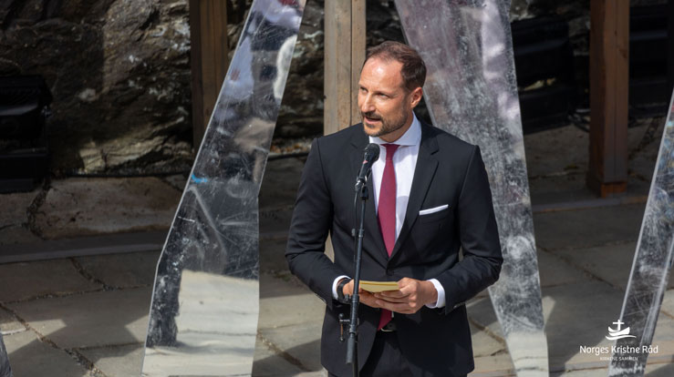 Kronprins Haakon framheva i sin tale på tusenårsjubileet for kristenretten at med trua kom tanken om ein fellesskap der vi har plikt til å ta vare på kvarandre som likeverdige menneske. Foto: Gjermund Øystese, Norges kristne råd.