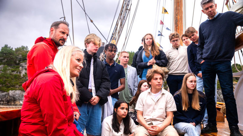 Kronprins Haakon og Kronprinsesse Mette Marit vitja verdiseglasen under kristenretten-jubileet på Moster, 1. juni. Foto: Halvard Bøe.