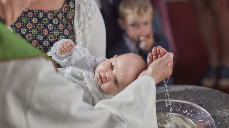 - Den norske kirke står fortsatt støtt som folkekirke
