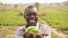 Owen Mkandawire var en fattig bonde som ikke fikk nok kjøpere til grønnsakene sine. Da fikk han ideen til et bondesamarbeid, som har endret livet til flere bønder i distriktet hans.