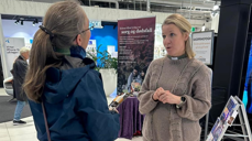 Kirken er der livet leves, lysutdeling i forbindelse med allehelgen. foto: Den norske kirke