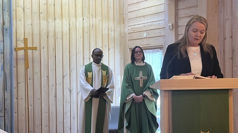 Ordfører Amine Mabel Andresen leser evangelieteksten, foto: Johannes Morken
