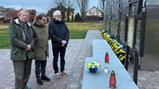 Ole-Magus Olafsrud, Espen Hægeland og Arild Isaksen ved minnesmerket over 400 myrdede i Butsja. Foto: Arild Isaksen