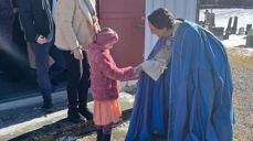 På kirketrappa i Hobøl etter visitasgudstjeneste