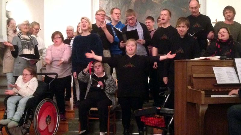 Gledessprederne under gudstjenesten i Asak kirke