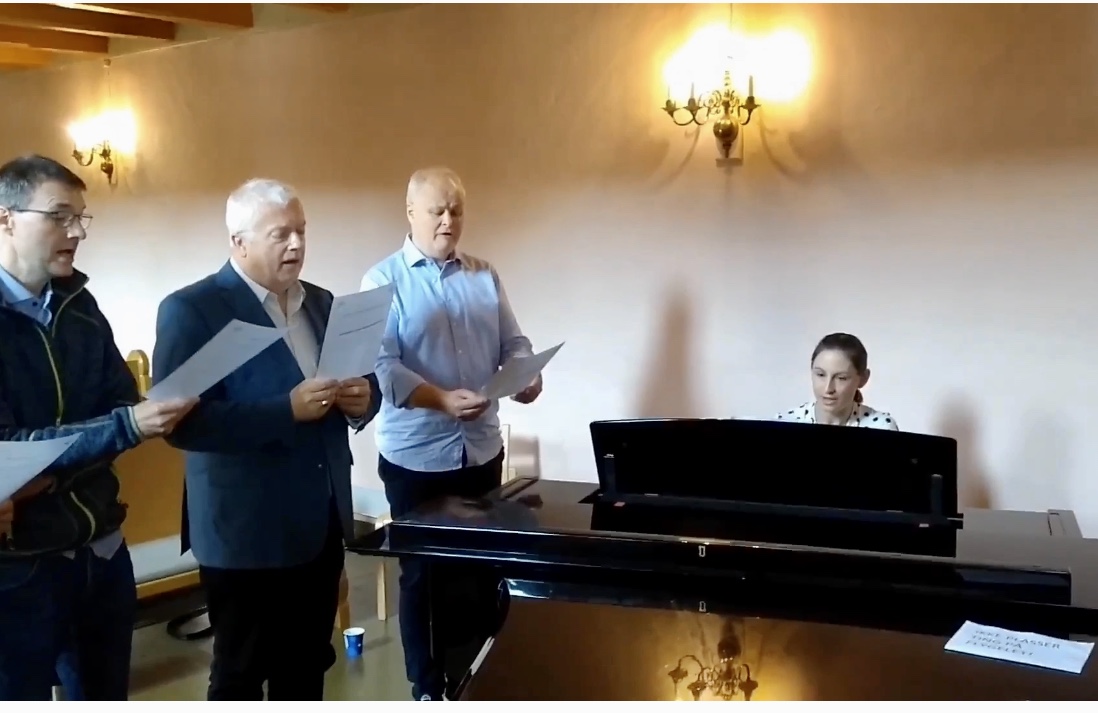 M&#229;nedens salme - september: &quot;Den aller f&#248;rste julekveld&quot; 