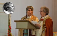 I 2011 var det 50 år siden Ingrid Bjerkås ble ordinert til prestetjeneste. Ordinasjonen skjedde i Vang kirke. Bildet er fra 50-års jubileet. Biskop Solveig Fiske og biskop emerita Rosemarie Köhn holder sin hilsen. Foto: Reiner Schaufler