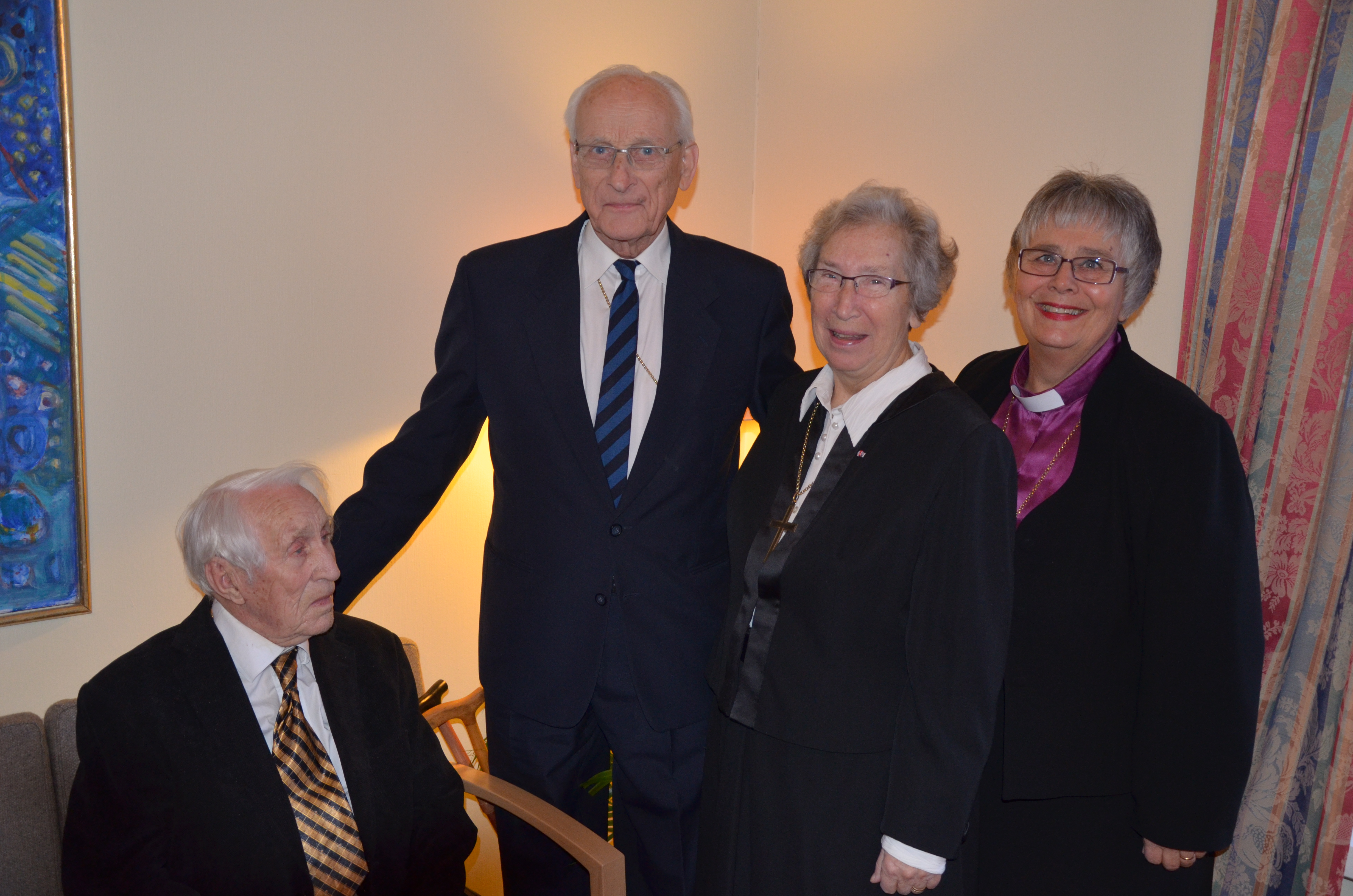 Leif Solberg var gjest p&#229; biskopen nytt&#229;rsmottakelse i 2014. Her sammen med Georg Hille, Rosemarie K&#246;hn og biskop Solveig Fiske. Foto: Britt Agnete Enemo