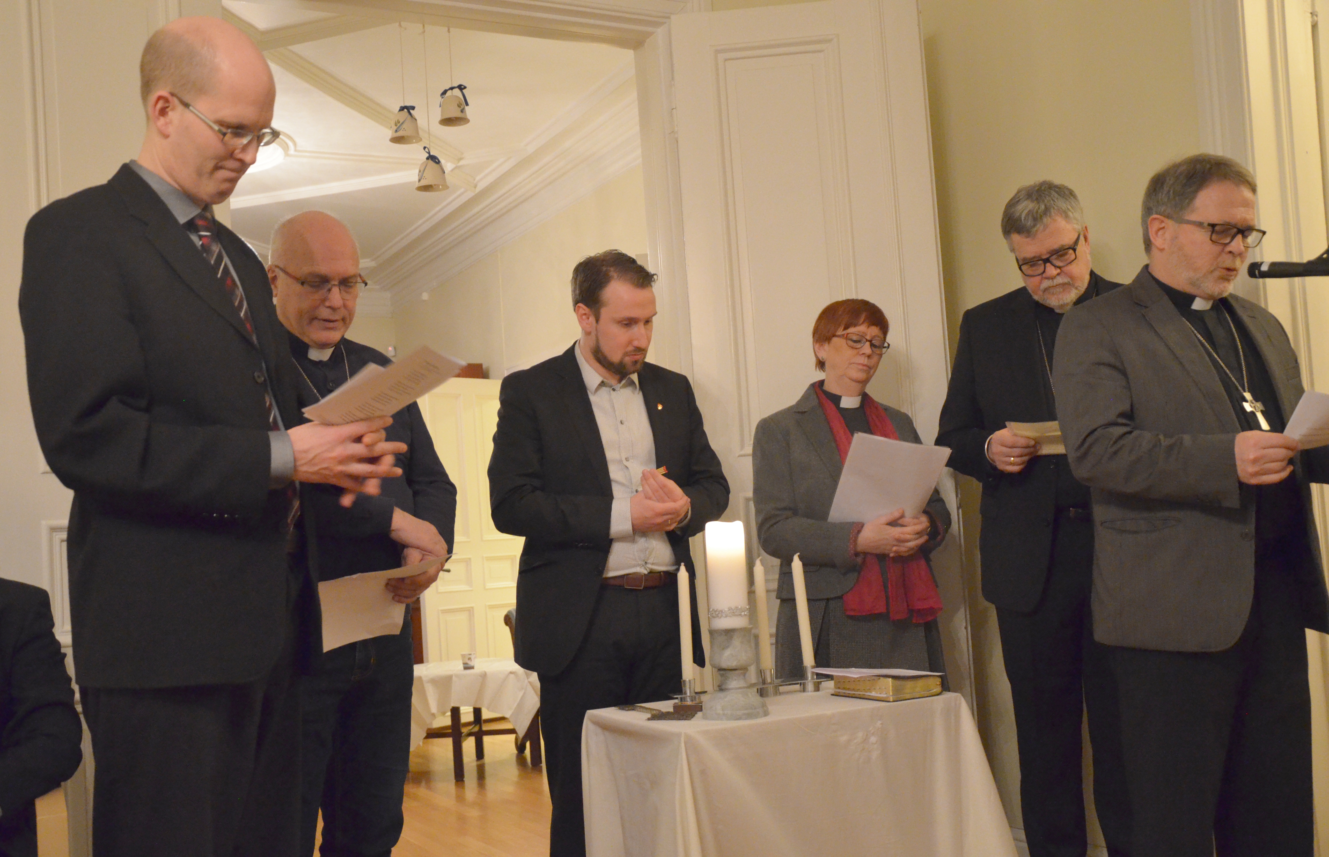 Biskopens nytt&#229;rsmottakelse ble avsluttet med forb&#248;nn. Foto: Liv Torhild Br&#229;then