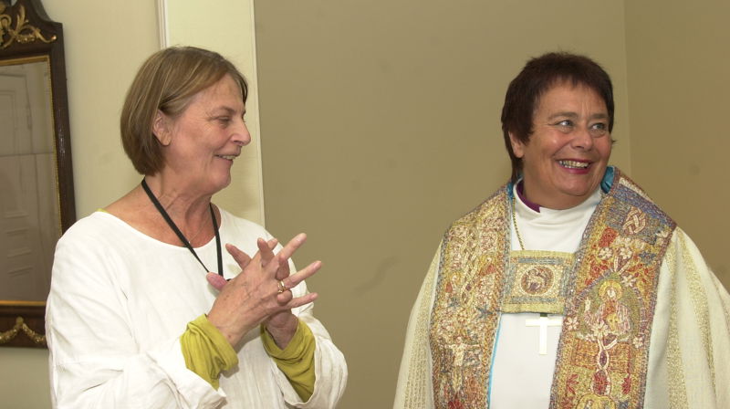 Borgny Farstad Svalastog har i en årrekke laget kirkekunst og kirketekstiler for menigheter i Hamar bispedømme. Hun skapte også ny bispekåpe til biskop Solveig Fiske. Kåpa ble tatt i bruk i 2007. Foto: Håvard Lillebo, Østlendingen