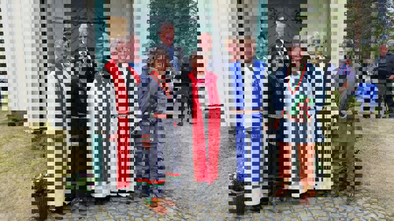 Søndag ble det holdt gudstjeneste i Elgå kirke ved biskop Solveig Fiske, sameprest Einar Bondevik og sokneprest i Engerdal Svein Olav Angard Hovde.