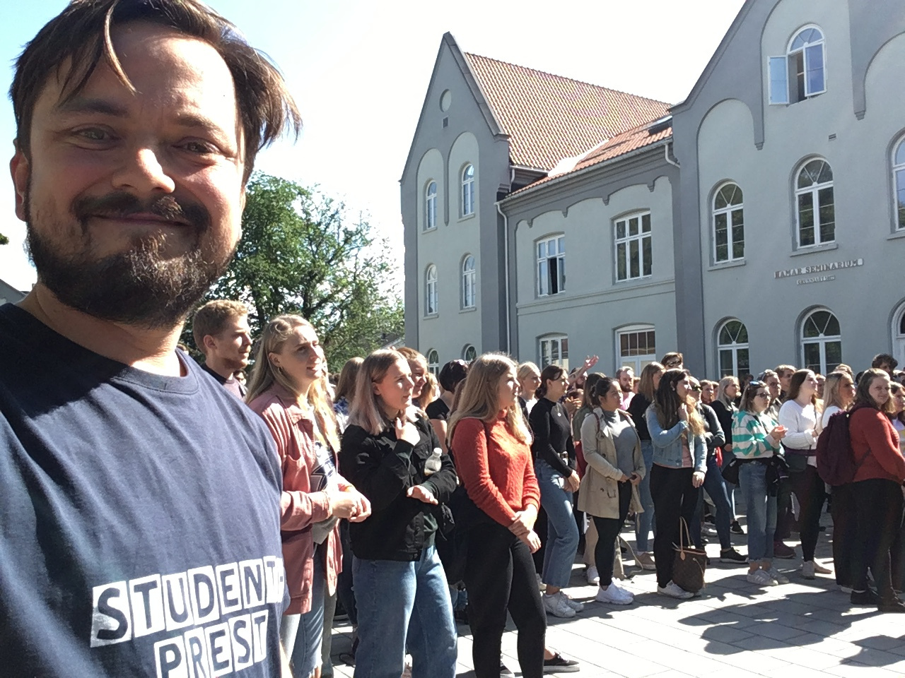 Semester&#229;pning for Thomas Tinglum og studentene i Hamar