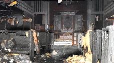 Slik ser kyrkja ut innvendig etter brannen. Foto: Vidar Heitkøtter/GD