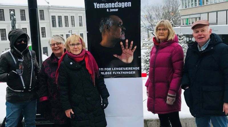 Fra markeringen. Fv. David, lengeværende papirløs fra Innlandet, biskop Solveig Fiske, Kari Nes fra arrangøren Internasjonal kvinneliga for fred og frihet avdeling Innlandet, tidligere stortingsrepresentant Karin Andersen og Bernt Wold, trubadur. Foto: Kari Nes