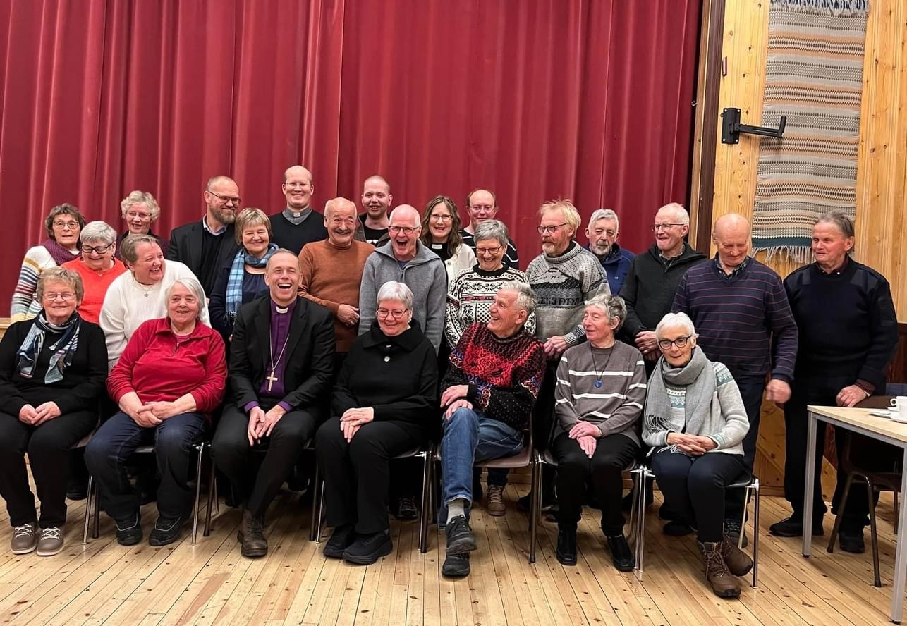 I Øversjødalen tok de godt imot biskopen på hans første visitas. Foto: Kirken i Tolga