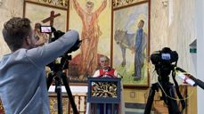 Biskop Solveig Fiske under opptak av Messe for håp