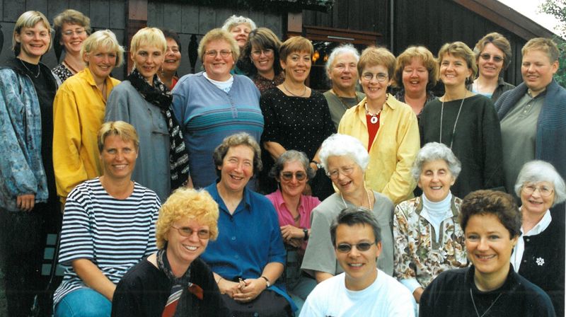 Fra 1995. Biskop Rosemarie Köhn sammen med kvinnelige prester i Hamar bispedømme