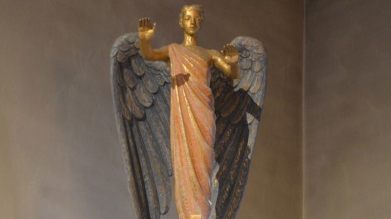 Engel over prekestolen i Hamar domkirke. Foto: Hamar bispedømme (Liv Torhild Bråthen))