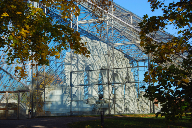 Hamardomen på domkirkeodden minner oss om den historiske linjen tilbake til etableringen av Hamar som bispesete med engelske Arnald som første biskop i 1153. Foto: Aslaug S. Haugen