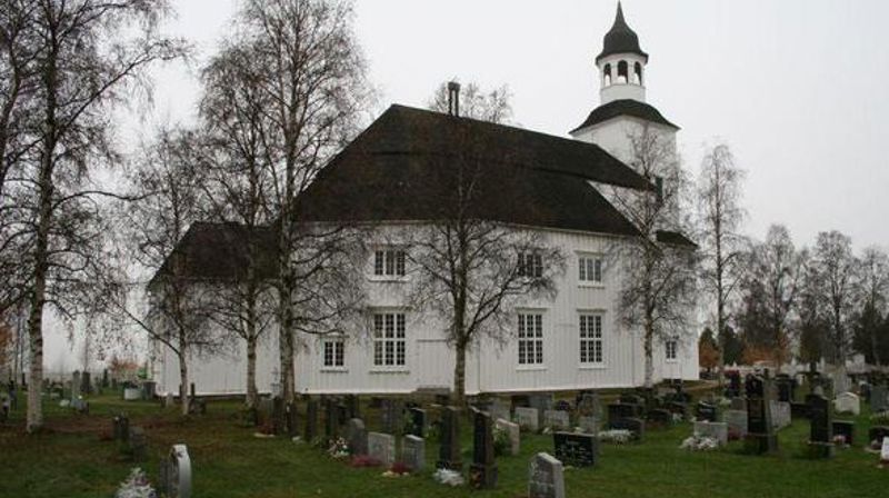 Tynset kirke er bygget i tre og ble oppført i 1795. Kirken har åttekantplan. Kirken har vernestatus automatisk listeført.